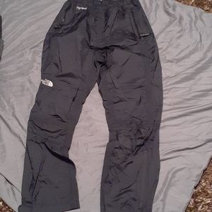 Like new The North Face womens ski pants